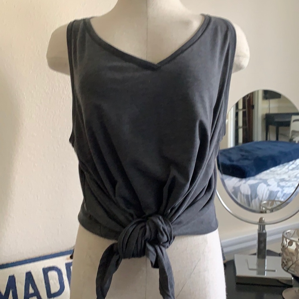 Lululemon charcoal gray tank. Size 6.